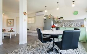 Homey Suite In Zichron Yaakov